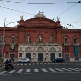 Il Teatro Petruzzelli, simbolo della citt� di Bari. Sub� un incendio doloso che lo tenne chiuso per diversi anni, ma dal 2009 � nuovamente agibile